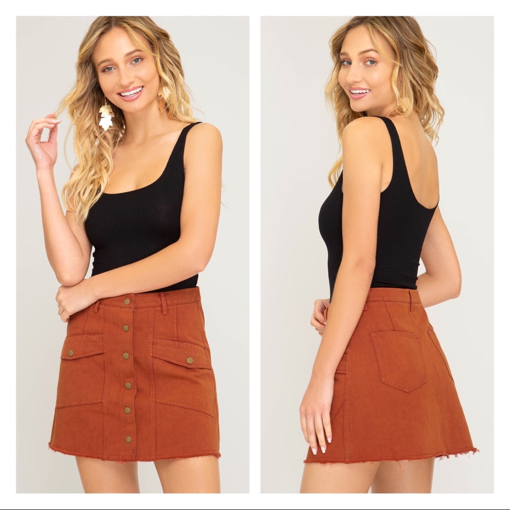 Rust color skirt with front and back pockets